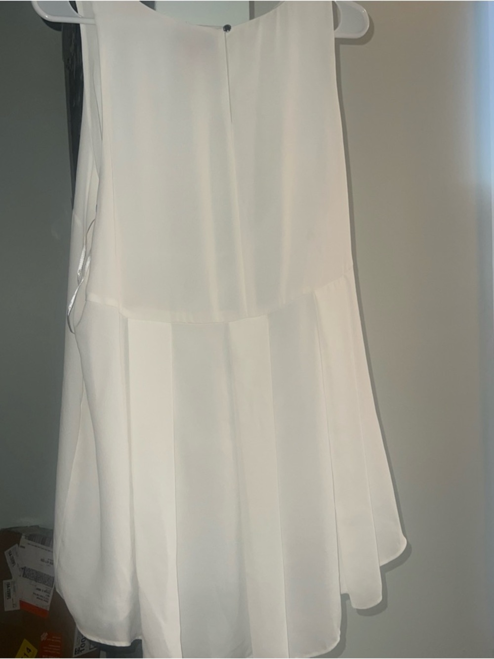 Vince  camuto Sheer And Flowy Buttercream Top Size L NWT - Picture 8 of 9